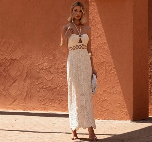 Vestido em Tricô com recorte na cintura.

Disponí